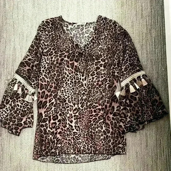 Leopard/ Cheetah blouse - Picture 1 of 3